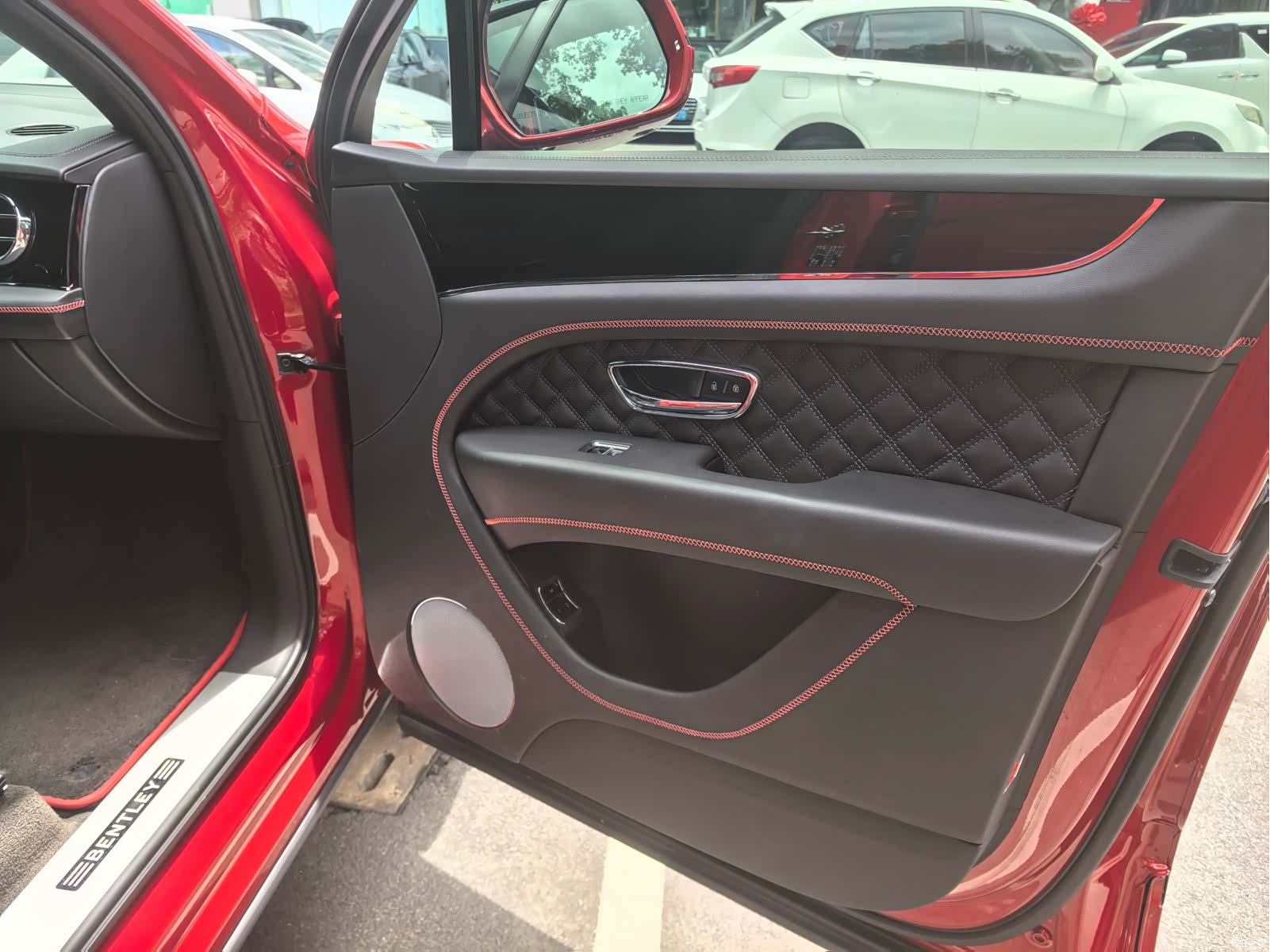 Bentley Bentayga, 2023 9