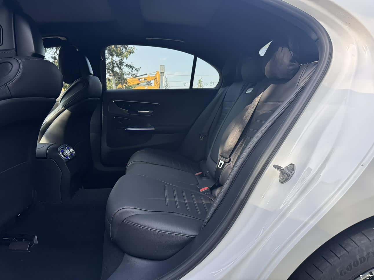 Mercedes-Benz C-Class, 2023 10