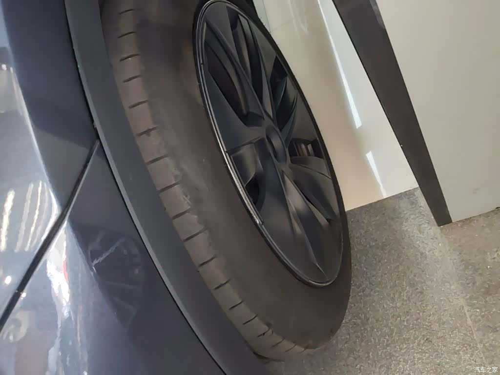 Tesla Model Y, 2024 23