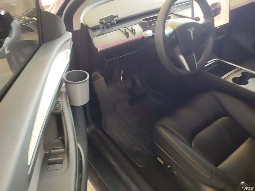 Tesla Model Y, 2024 16