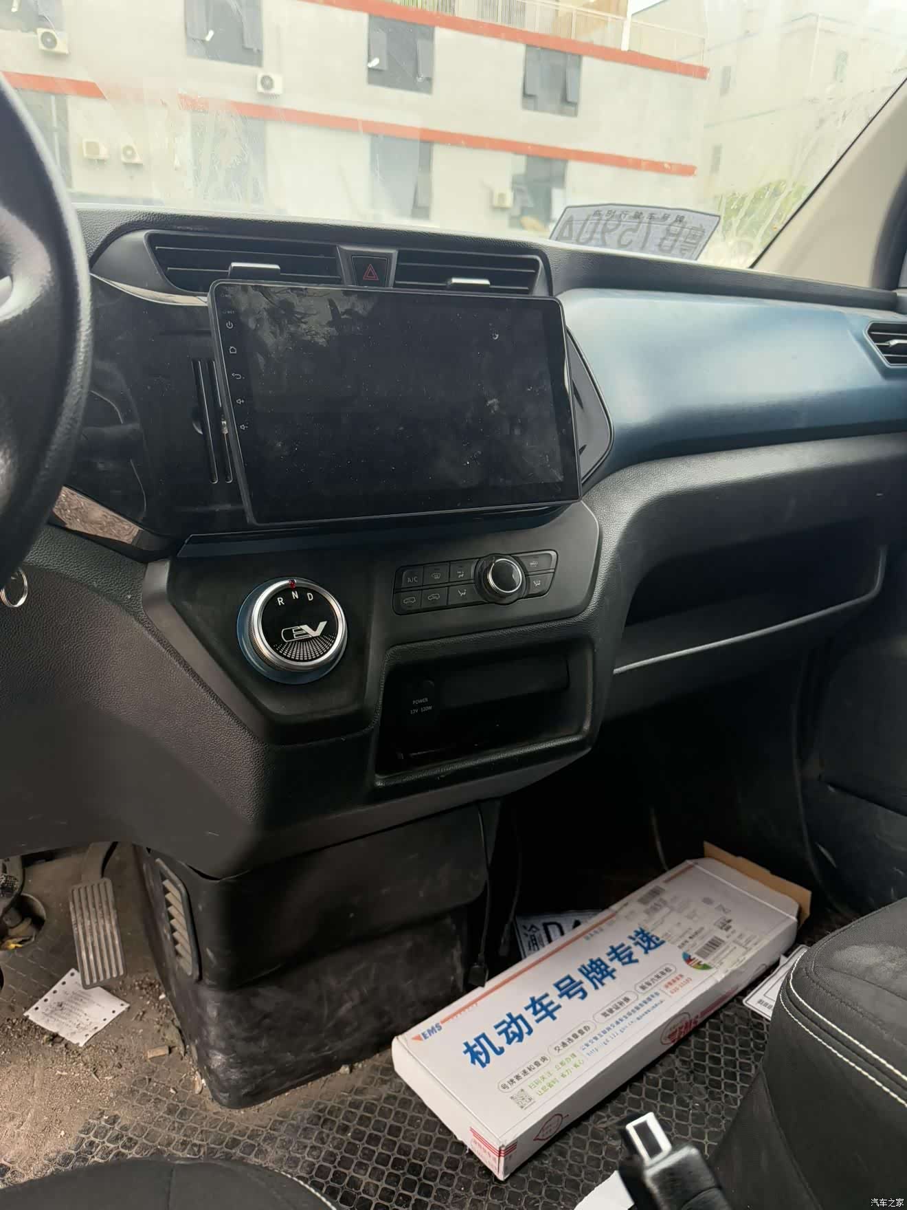 Maxus EV30, 2021 3