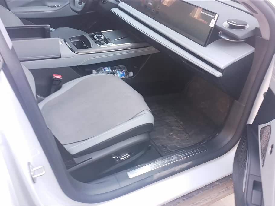 Geely Galaxy Galaxy E8