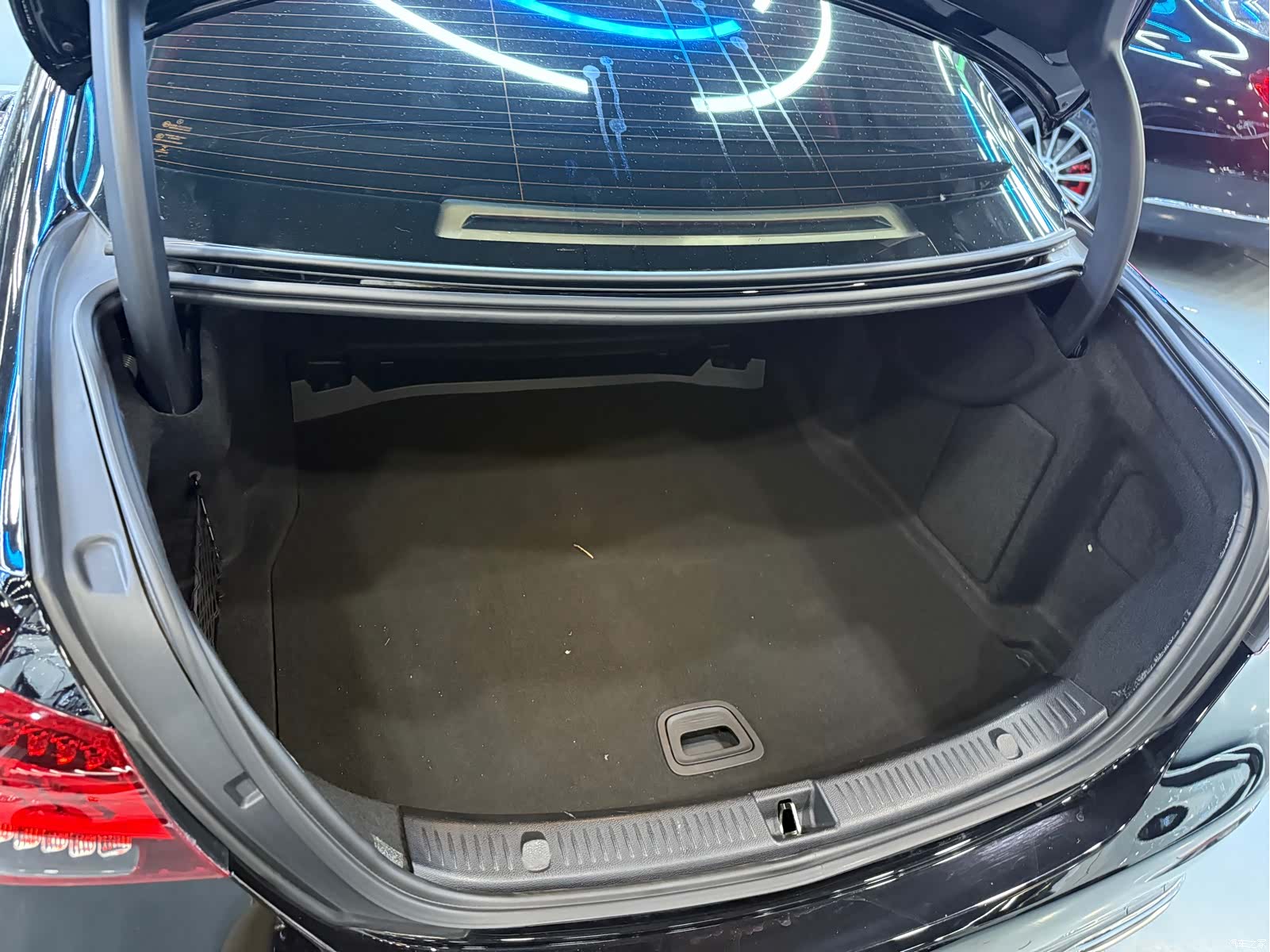 Mercedes-Benz E-Class, 2022 20