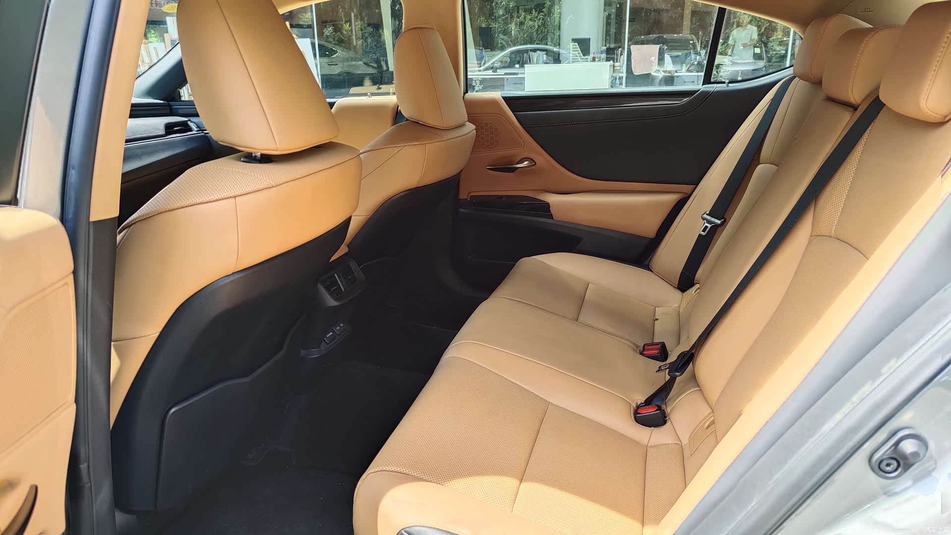 Lexus ES, 2024 все фото