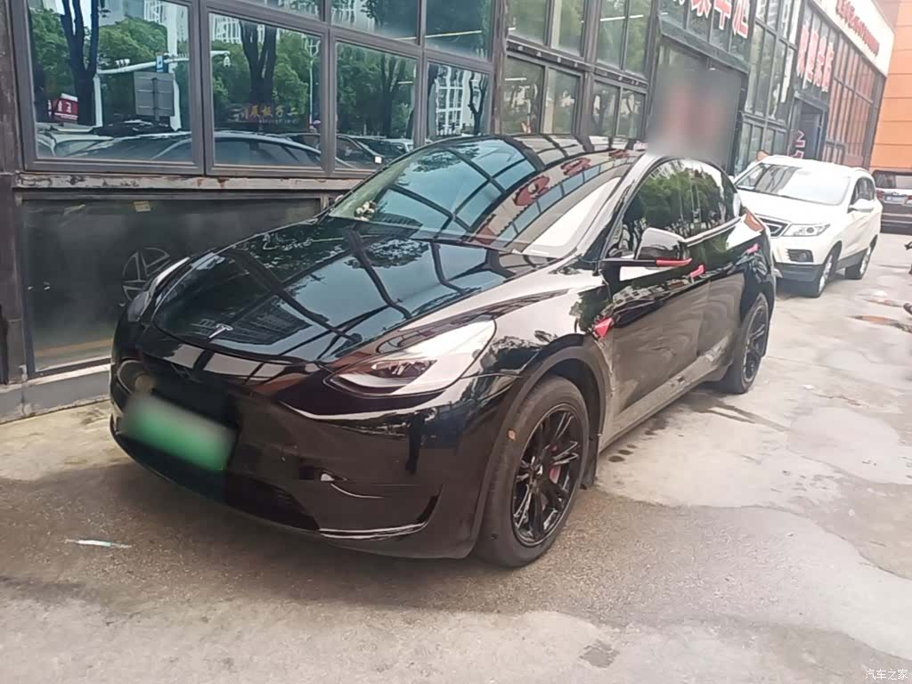 Tesla Model Y, 2023 2