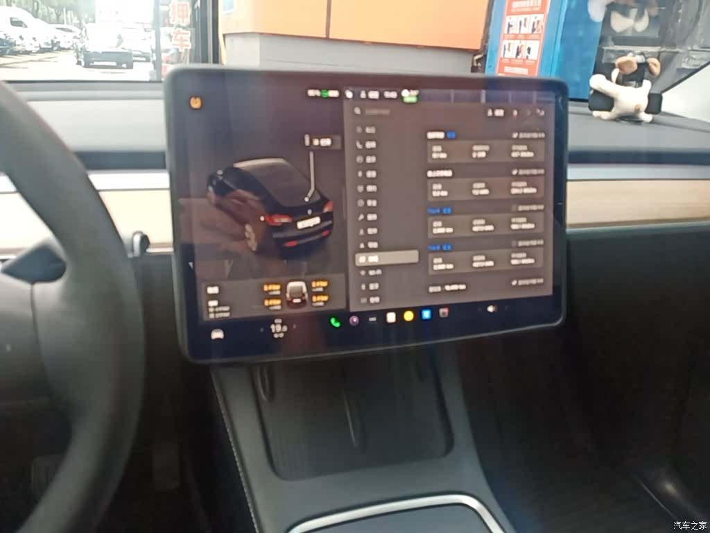 Tesla Model Y, 2023 13