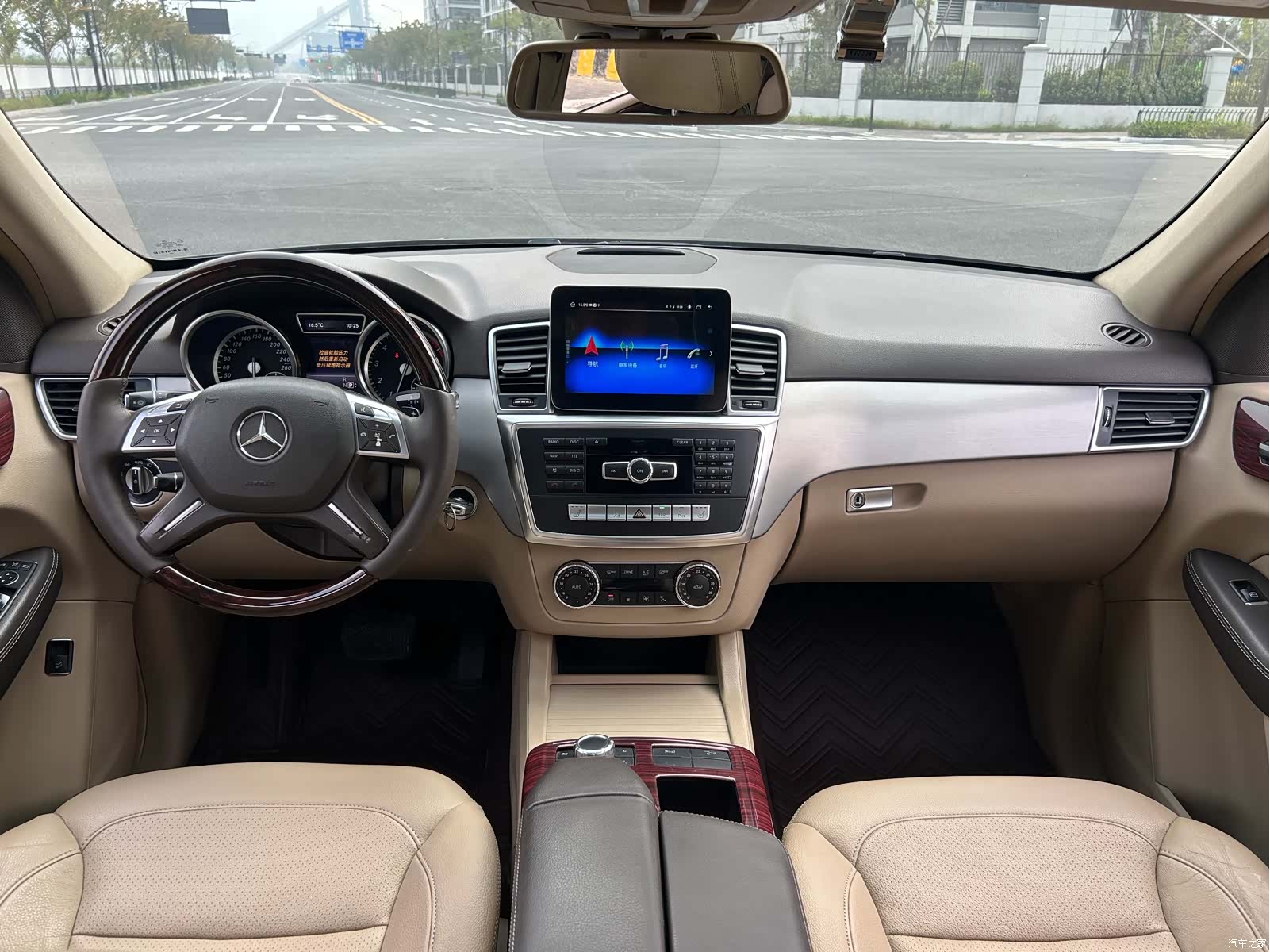 Mercedes-Benz M-Class, 2015 14