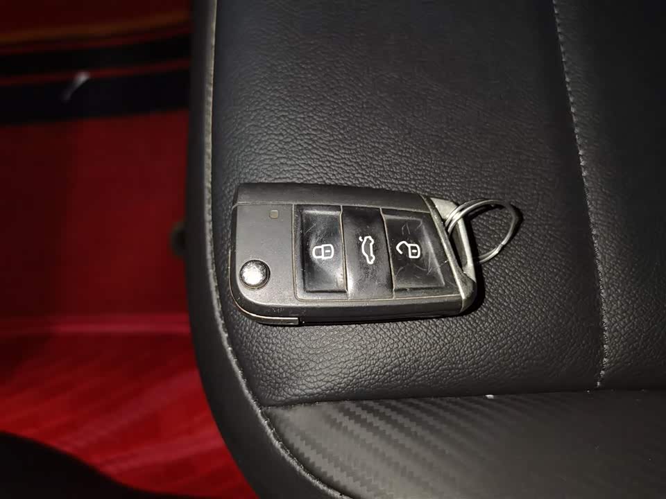 Volkswagen T-ROC exploring Songs