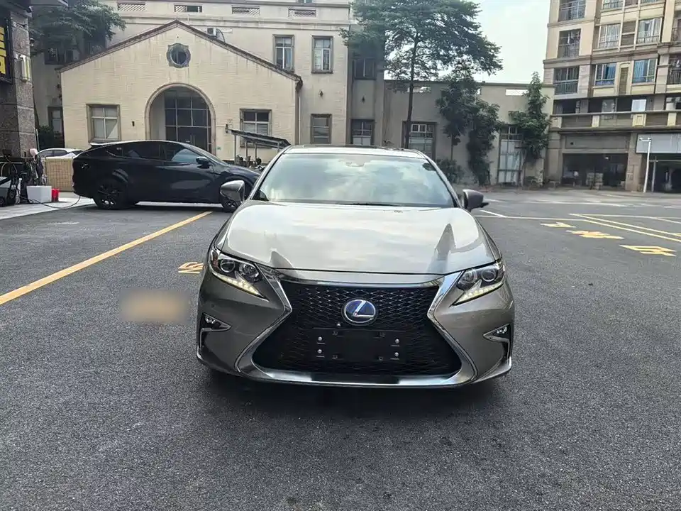 Lexus ES
