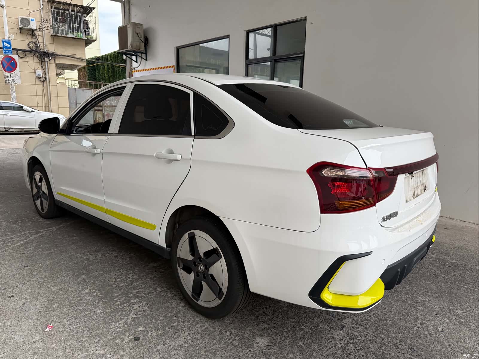 DongFeng E70, 2023 14