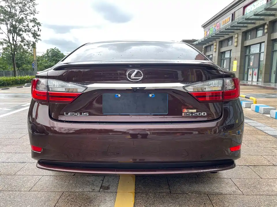 Lexus ES