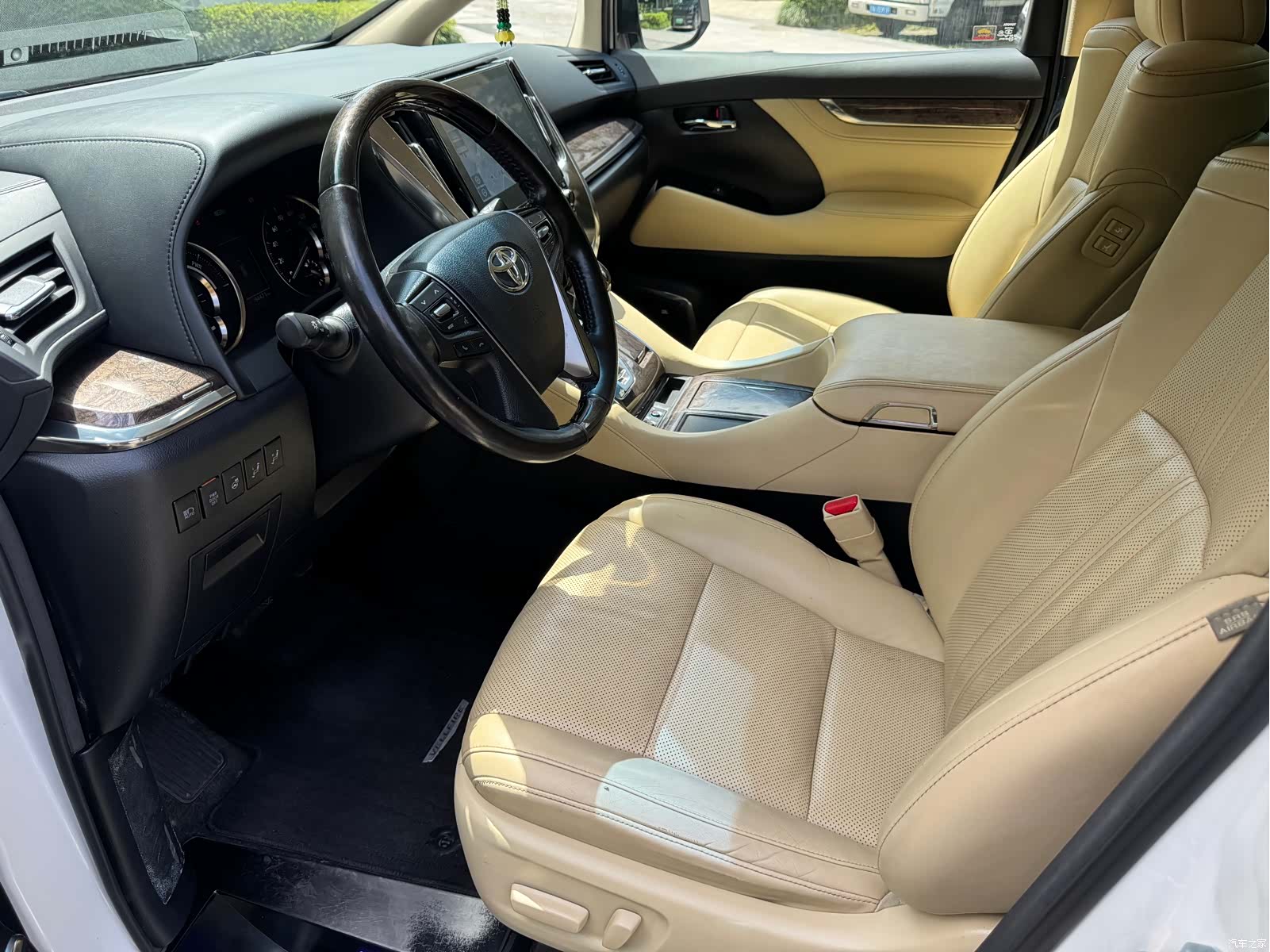 Toyota Vellfire, 2021 9