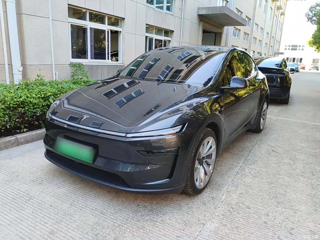 Tesla Model Y, 2025 1