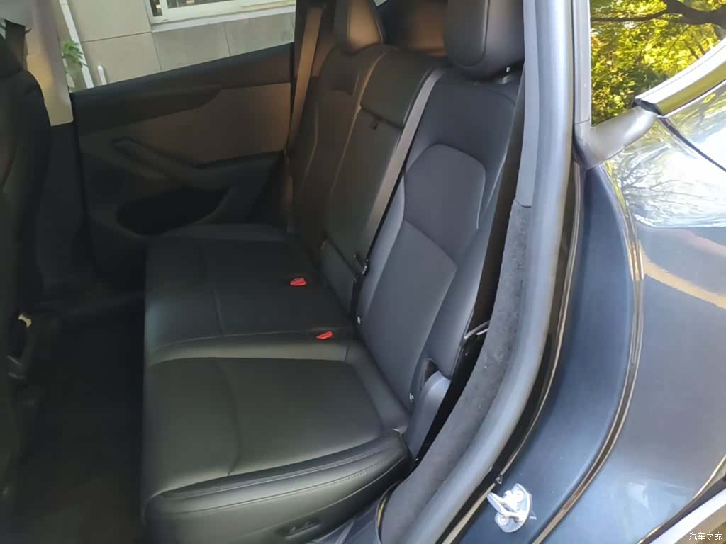 Tesla Model Y, 2025 17