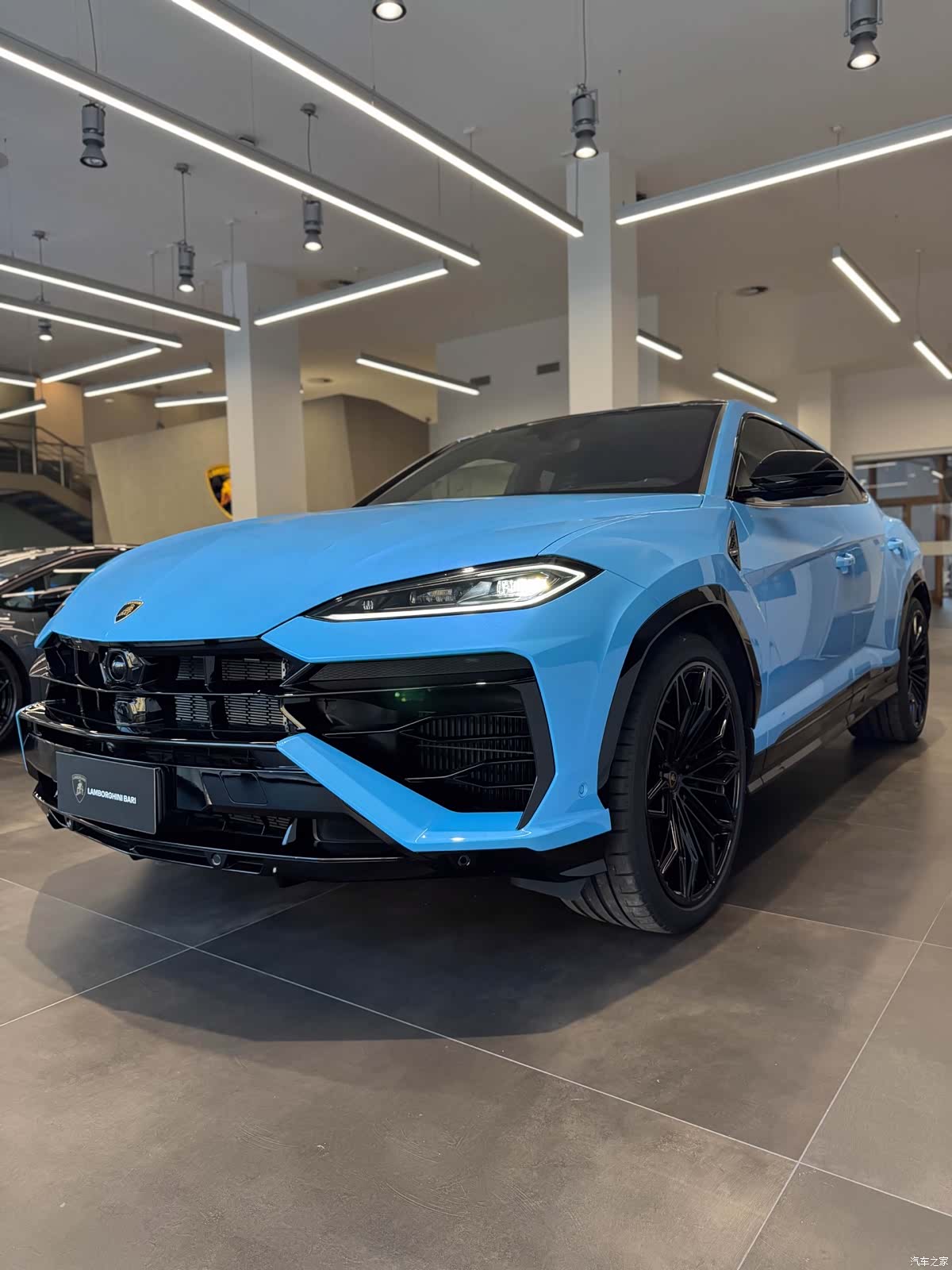 Lamborghini Urus, 2025 1