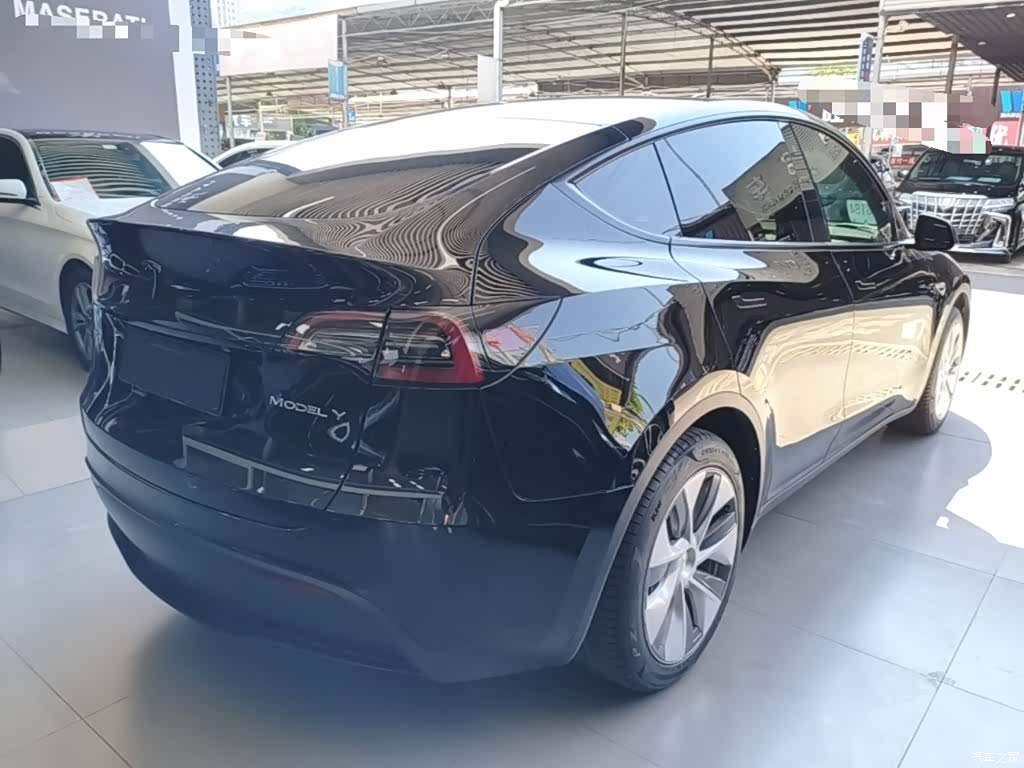 Tesla Model Y, 2023 7