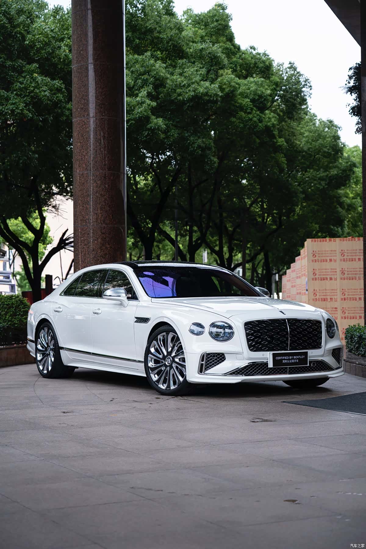 Bentley Flying Spur, 2025 3