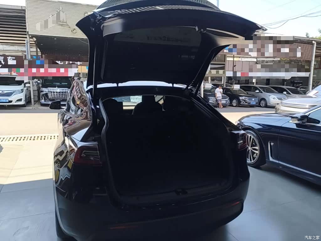 Tesla Model Y, 2023 19