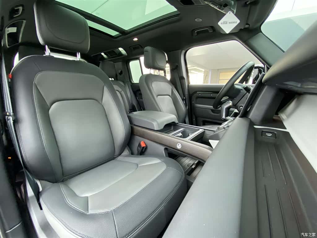 Land Rover Defender, 2023 10