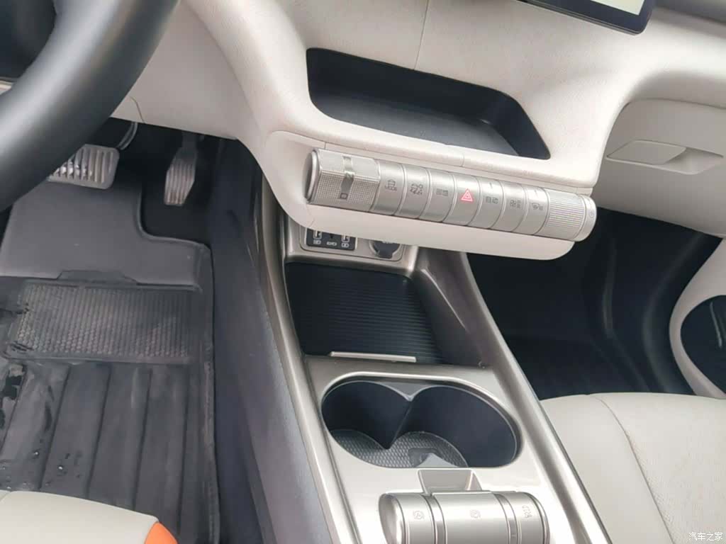 BYD Dolphin, 2022 14