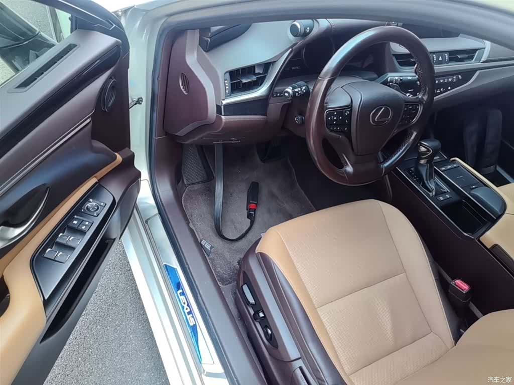 Lexus ES, 2020 16