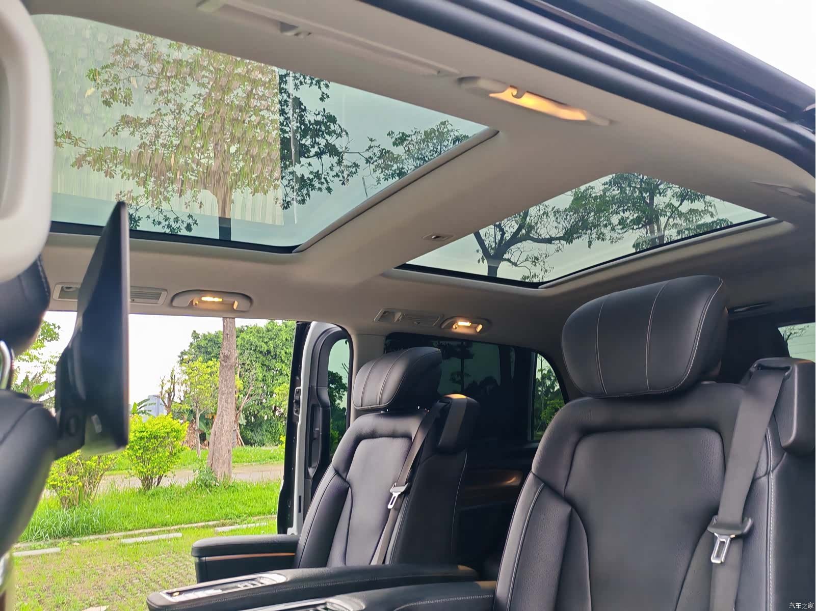 Mercedes-Benz V-Class, 2022 15