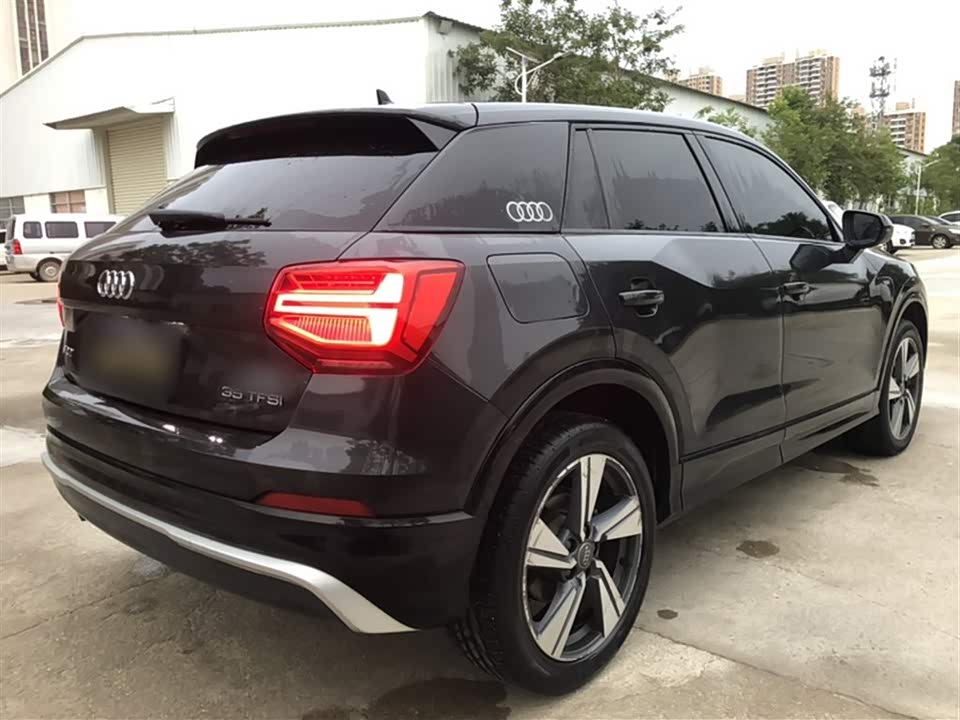 Audi Q2L