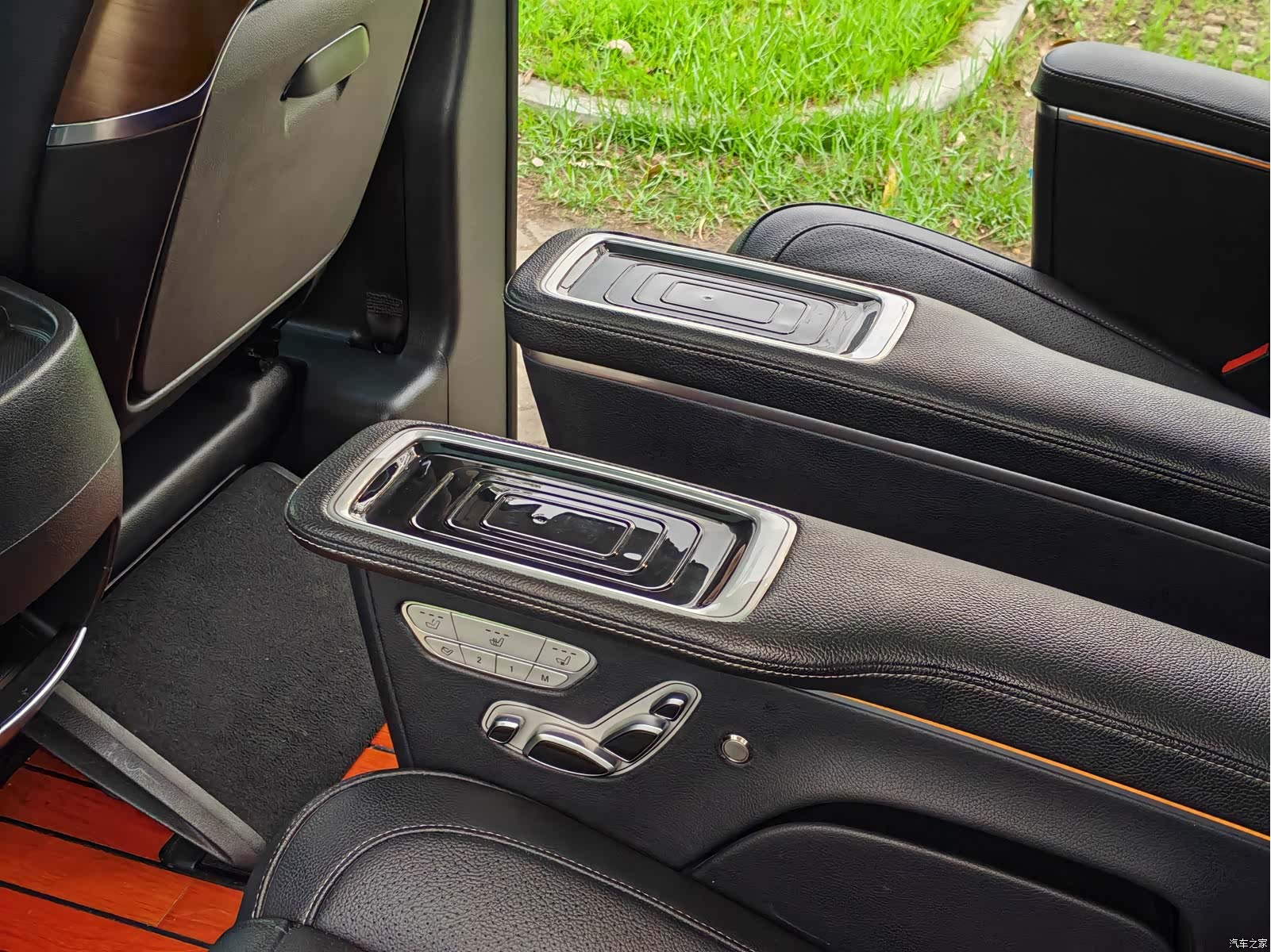 Mercedes-Benz V-Class, 2022 13