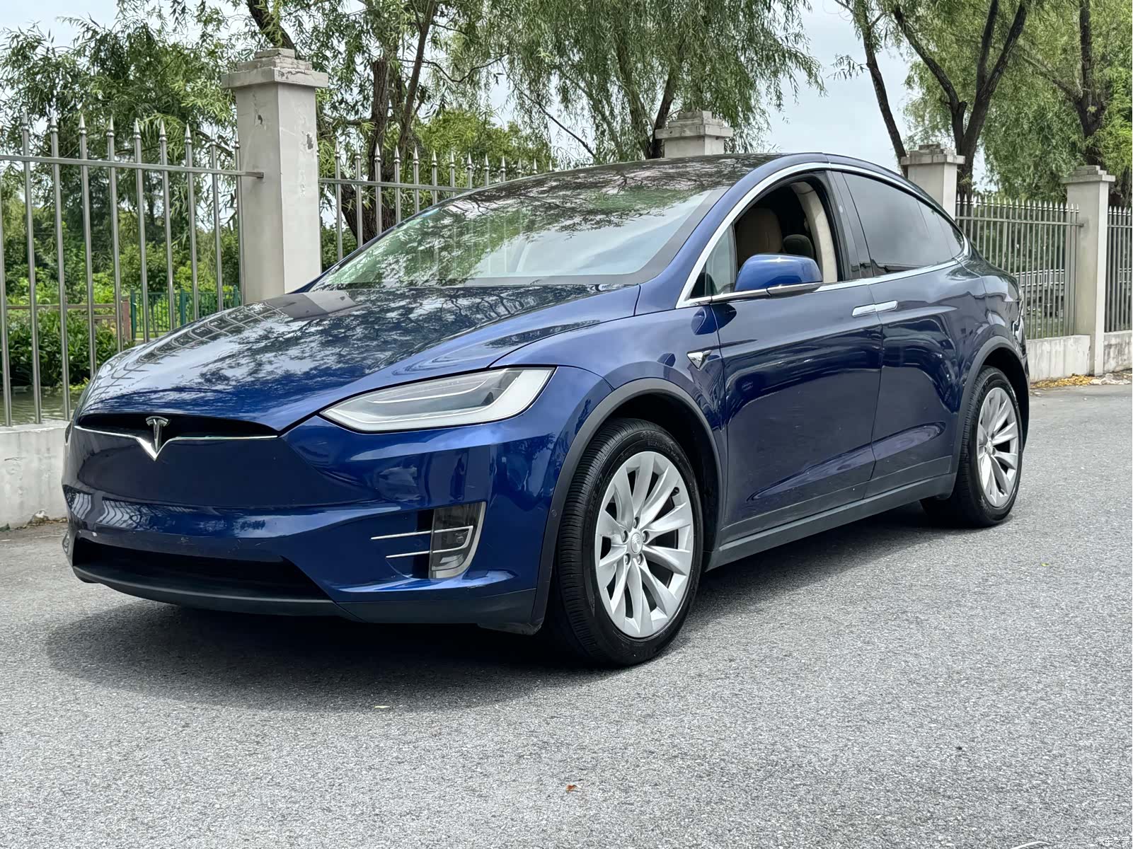Tesla Model X, 2017 3