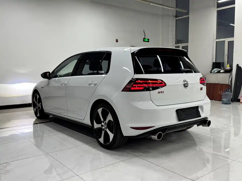 Volkswagen Golf GTI