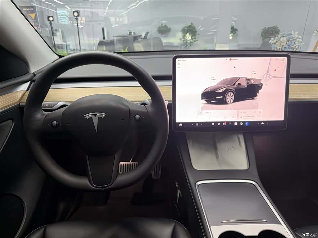 Tesla Model Y, 2023 15