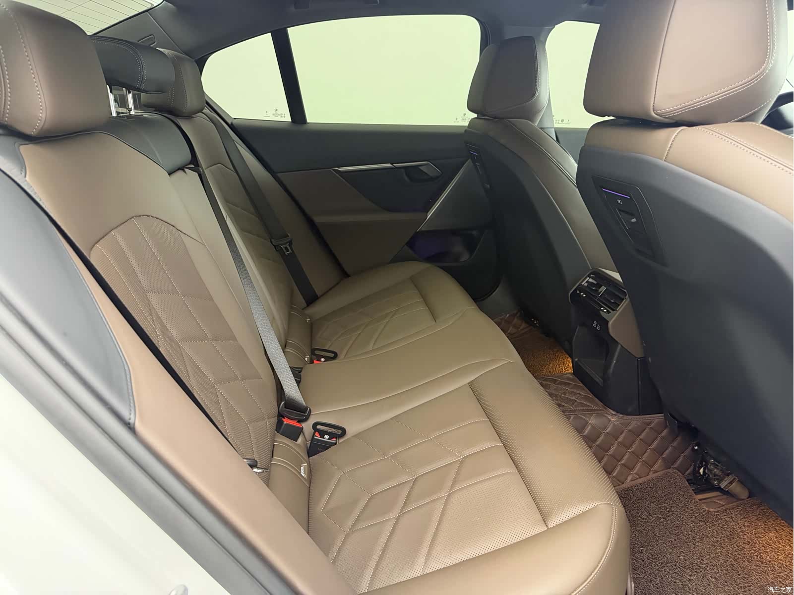 BMW 5 Series, 2024 13