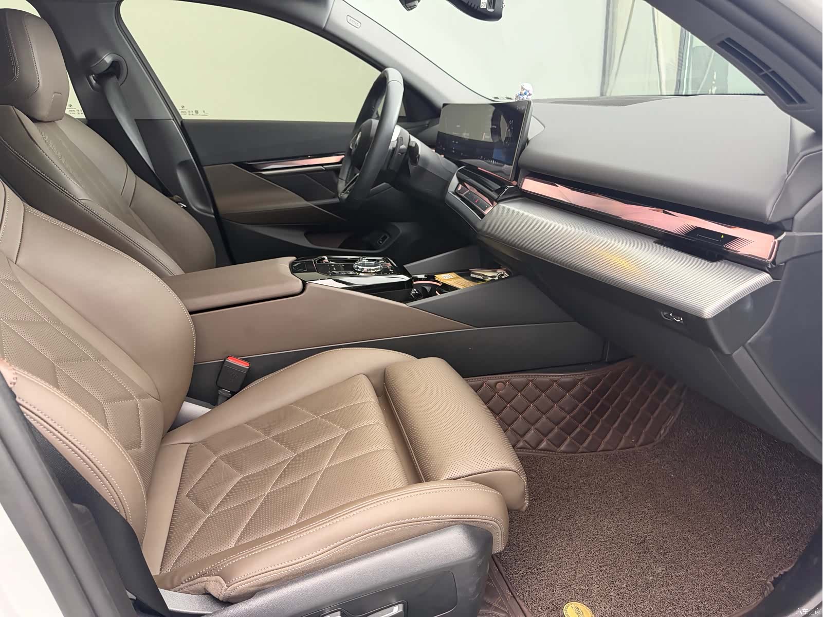 BMW 5 Series, 2024 14
