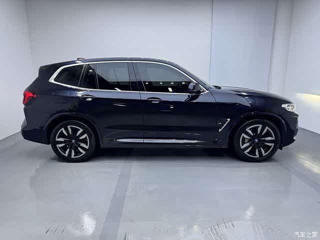 BMW iX3, 2023 6