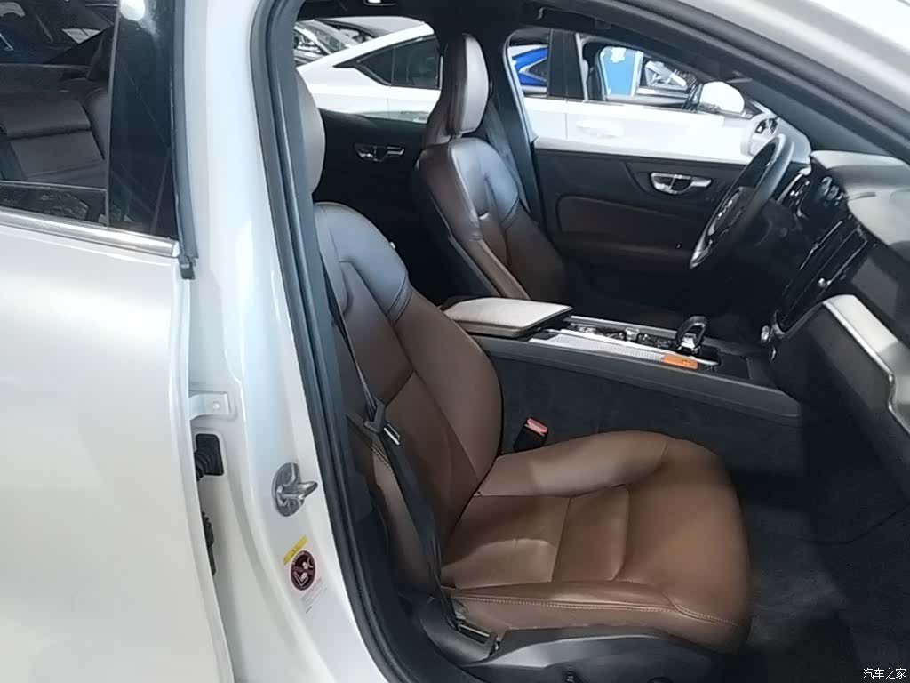 Volvo S60, 2022 25