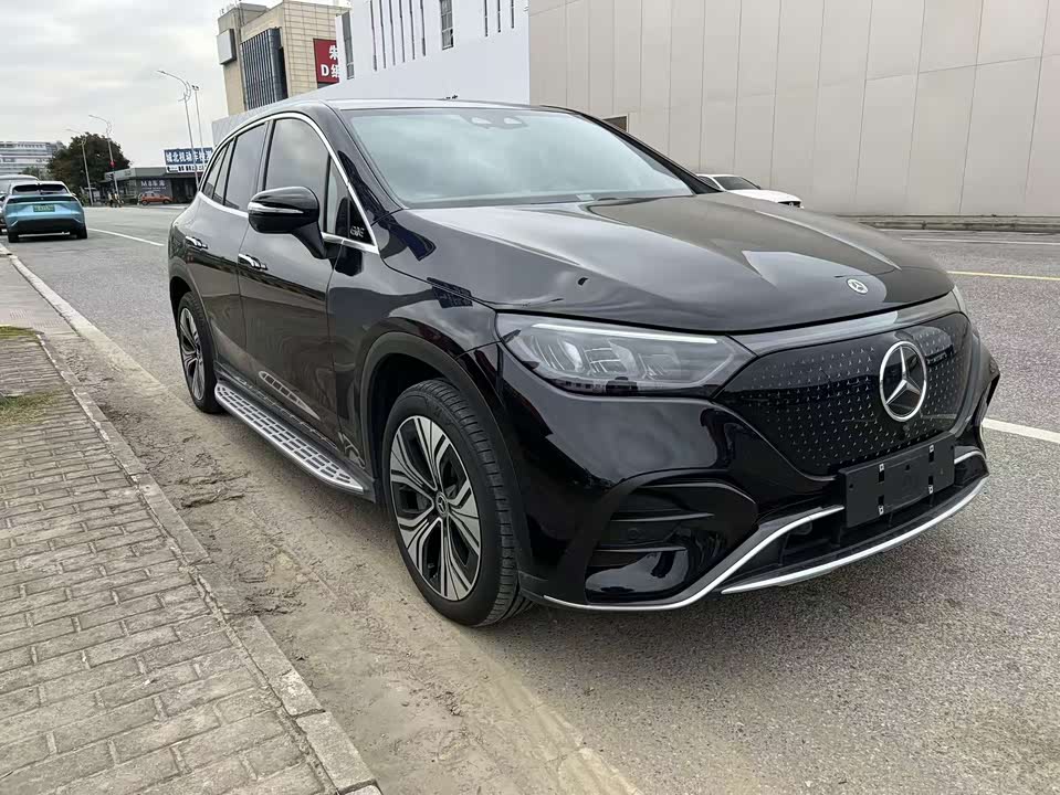 Mercedes-Benz EQE SUV