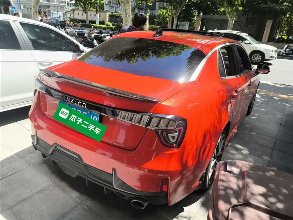Lynk & Co 03