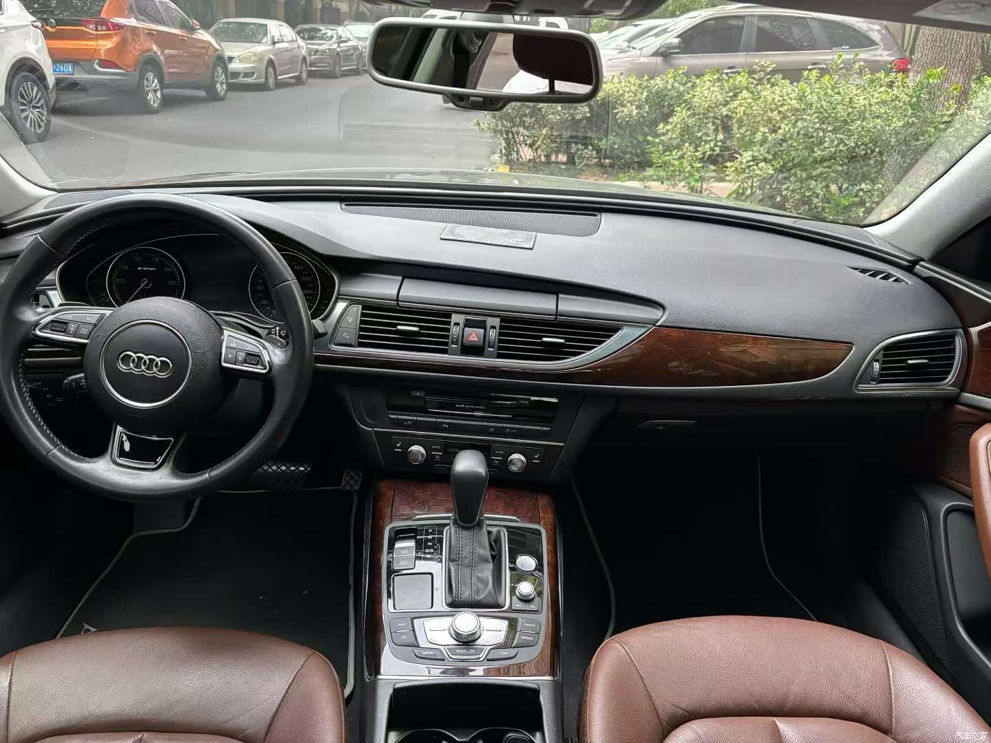 Audi e-tron, 2018 все фото