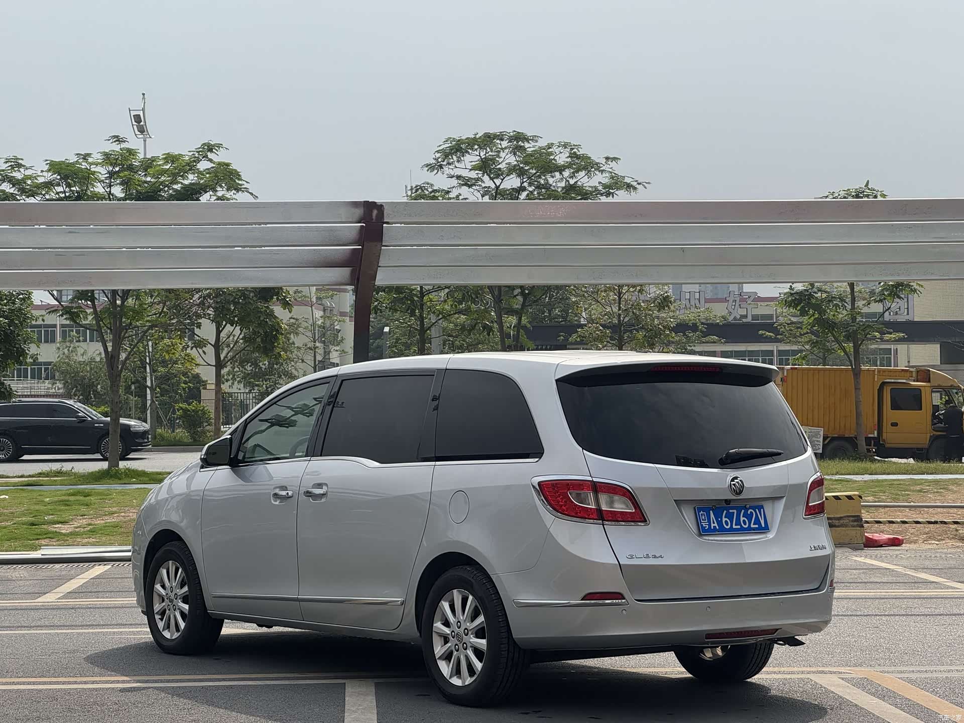 Buick GL8, 2011 7