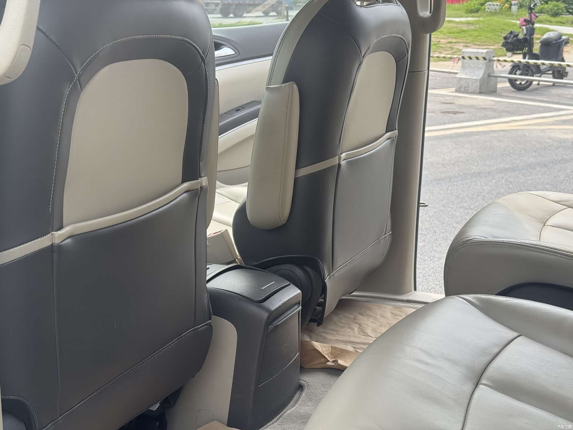 Buick GL8, 2011 23
