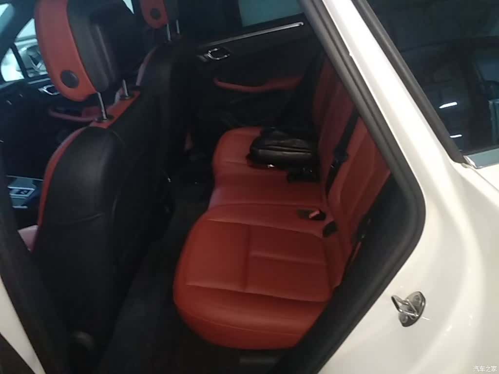 Porsche Macan, 2025 17