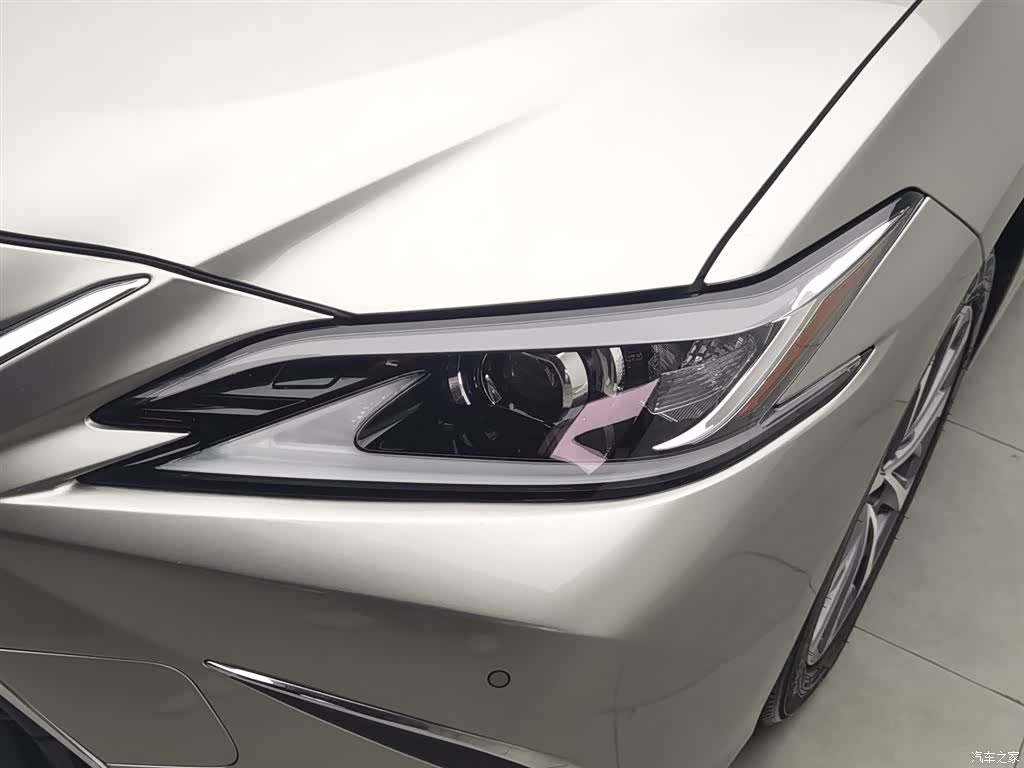 Lexus ES, 2021 7