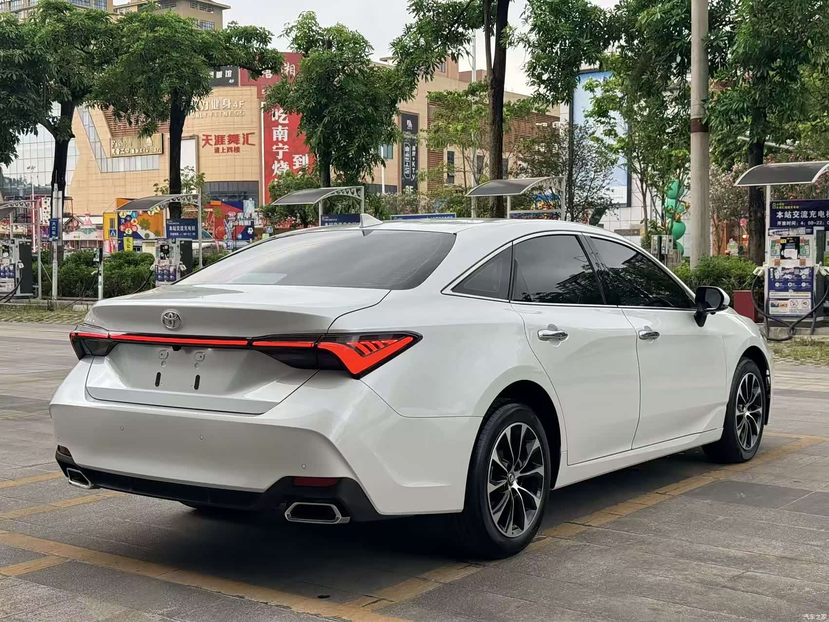 Toyota Avalon, 2022 все фото