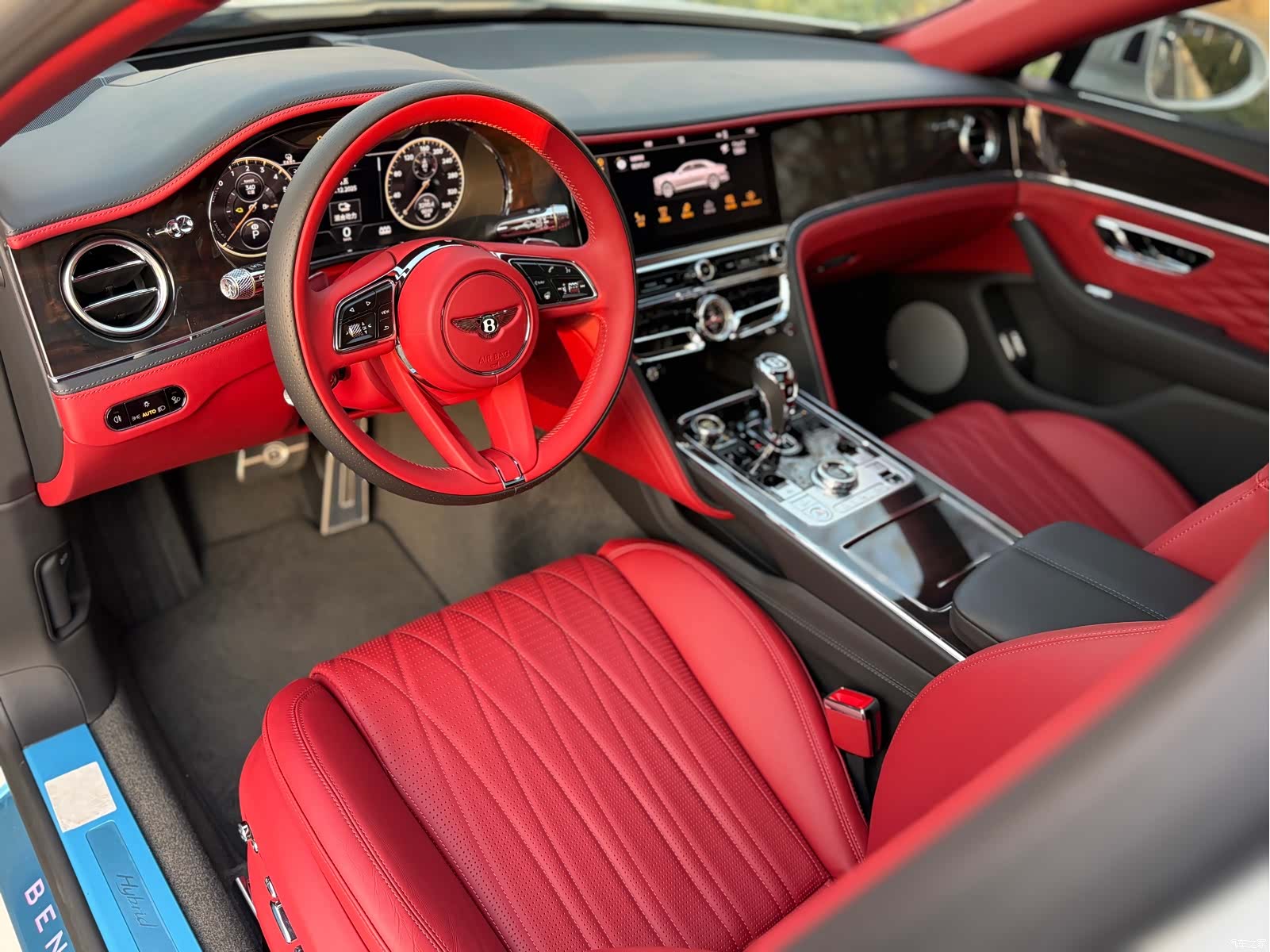Bentley Flying Spur, 2023 11