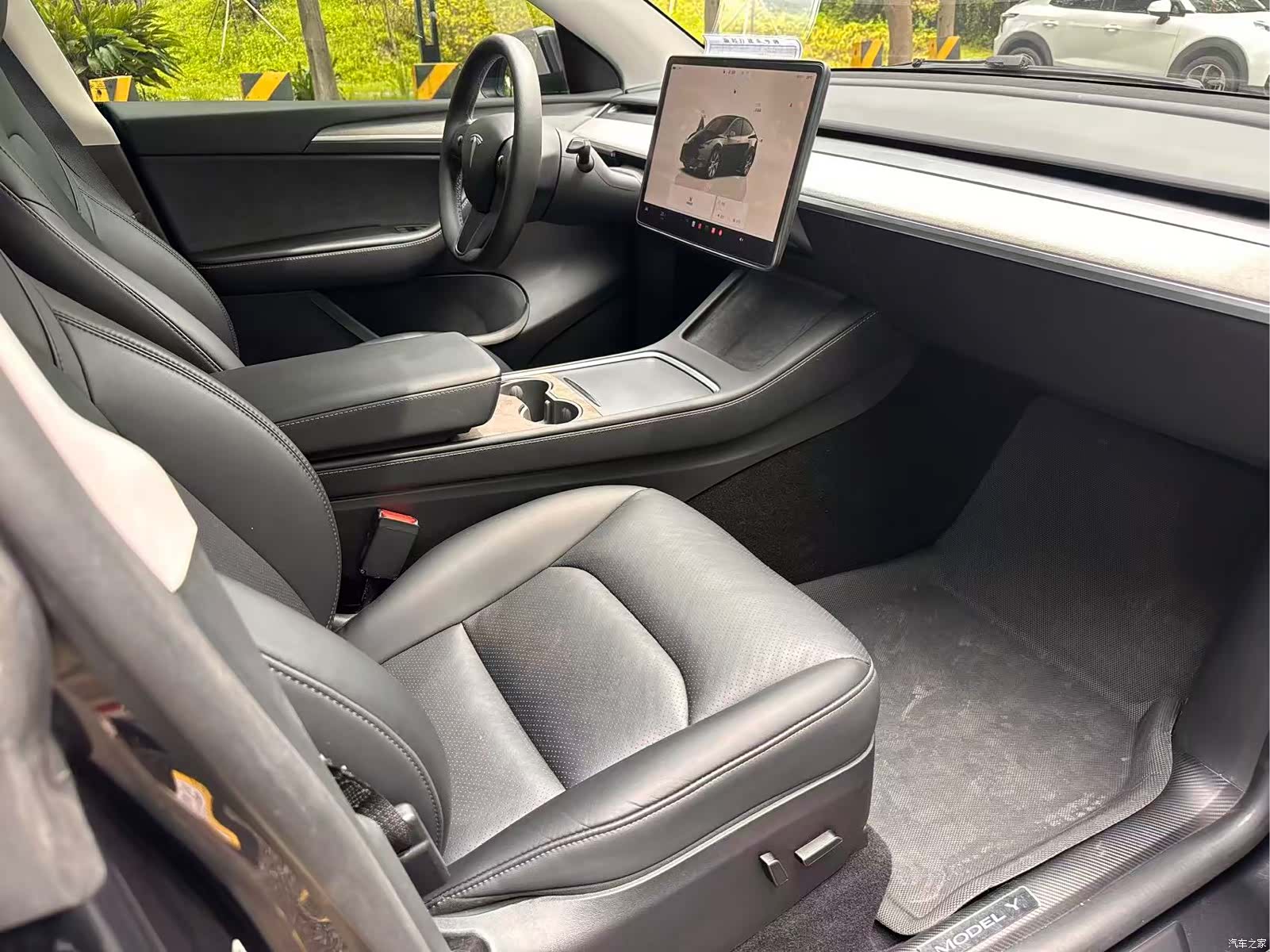 Tesla Model Y, 2024 8