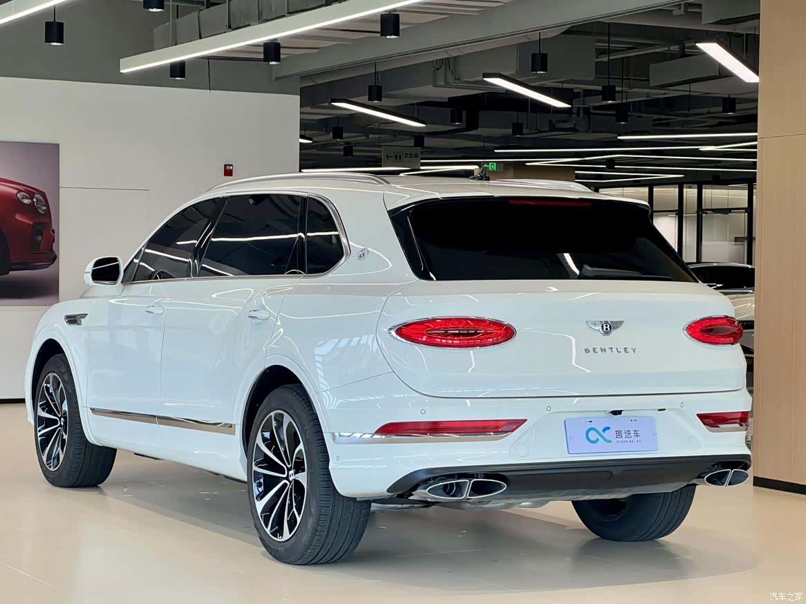 Bentley Bentayga, 2025 все фото