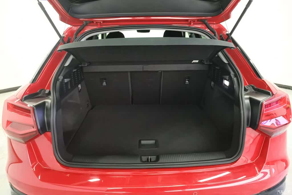 Audi Q2L, 2021 4