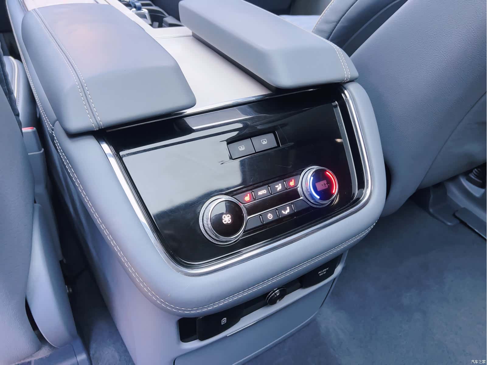 Lincoln Navigator, 2021 13
