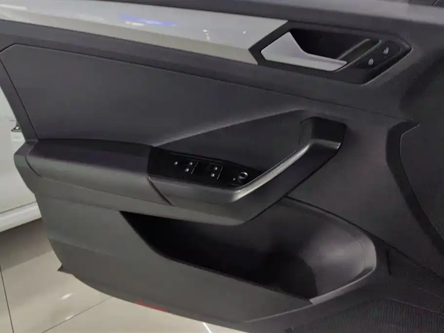 Volkswagen T-ROC exploring Songs Volkswagen T-ROC exploring Songs