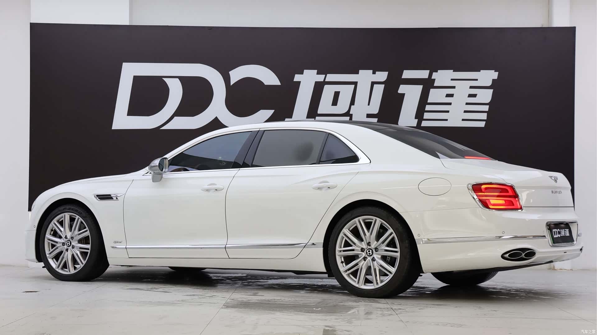 Bentley Flying Spur, 2023 6